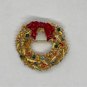 Christmas Wreath Brooch Pin Gold Tone Multicolor Stones Red Bow Holly Leaves ART